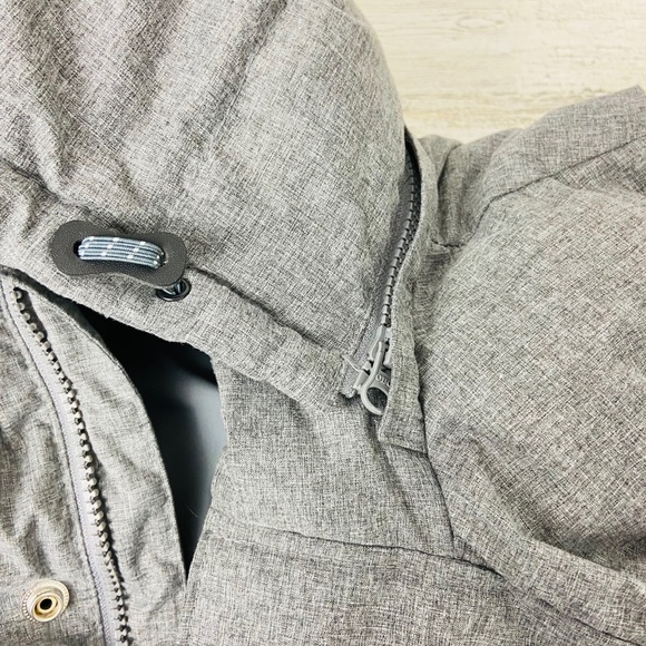 Old Navy Hooded Puffer Vest - Picture 7 of 9